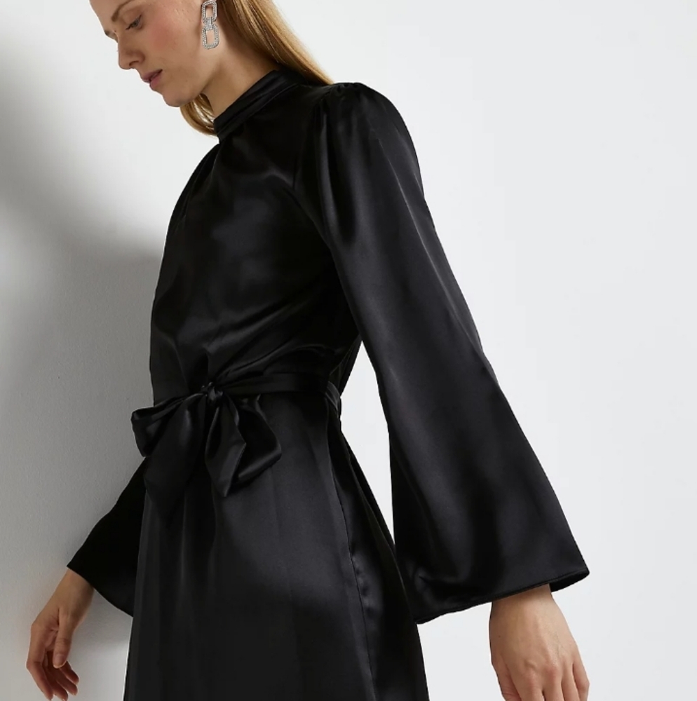 Asos River Island fluted sleeve satin mini dress in black - Picture 2 of 6